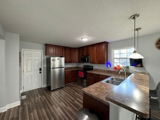 Building Photo - Welcome to this charming and spacious home!