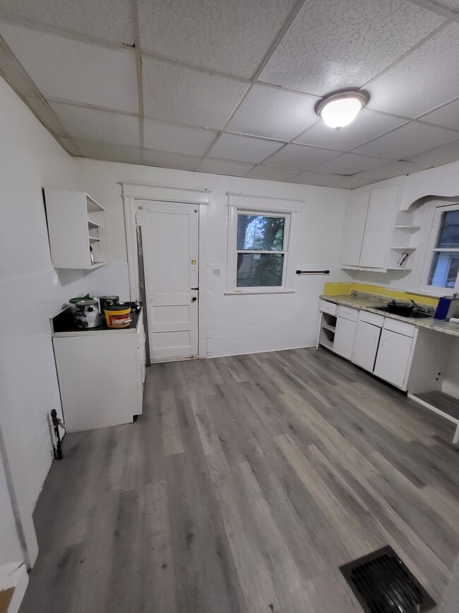 Kitchen (Has Had Minor Updates Since Pic) - 618 Chili Ave