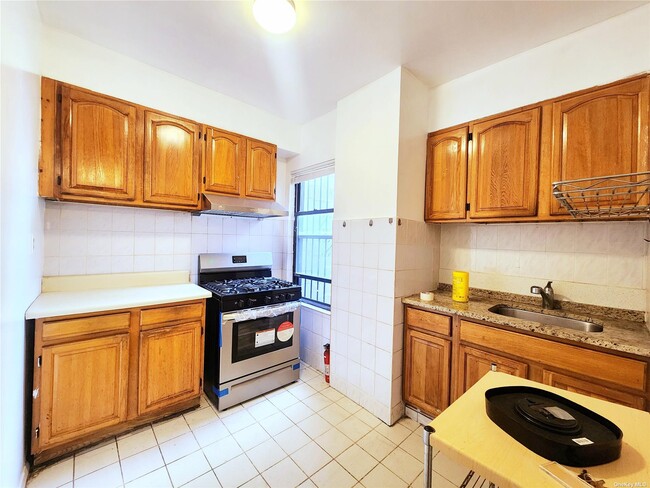 Foto del edificio - 92-10-92101 101st Ave