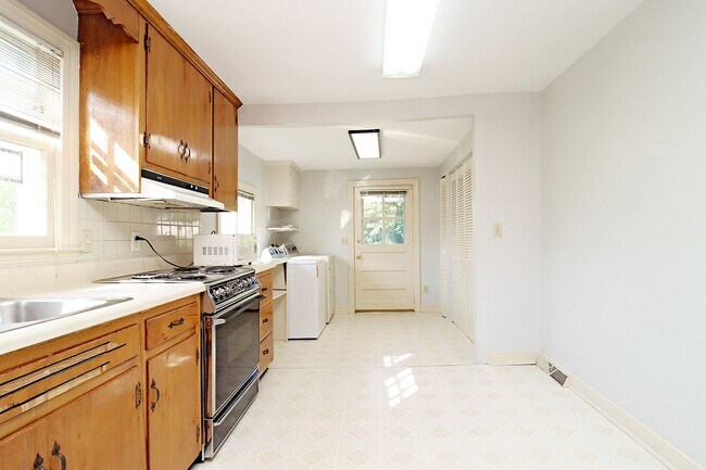 Foto del edificio - One Level City Living With Large Yard