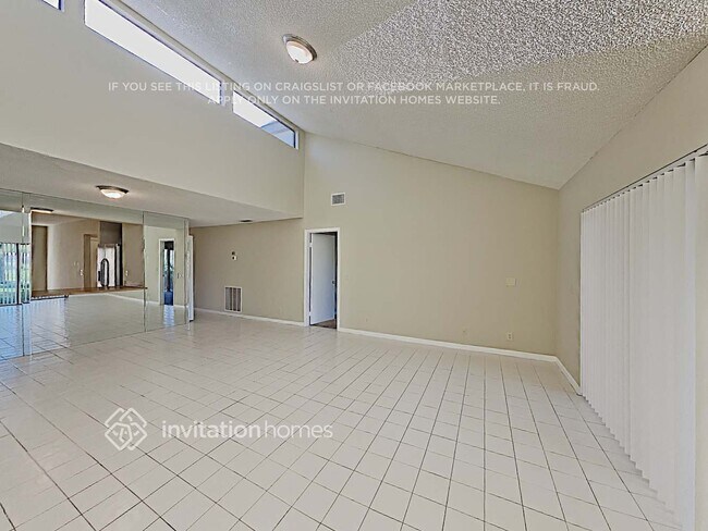 Foto del edificio - 381 Wildwood Ln E