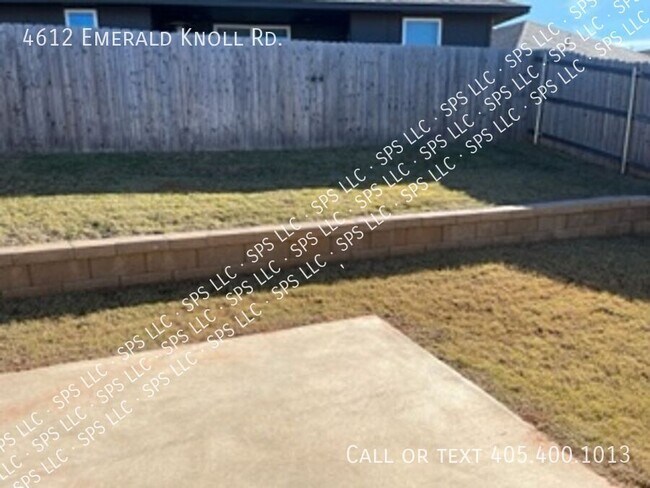 Foto del edificio - 4612 Emerald Knoll Rd