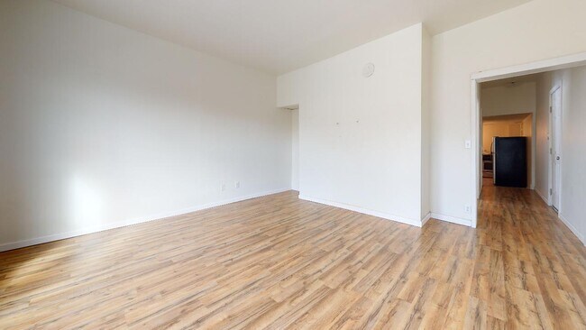 Building Photo - 617 3rd St