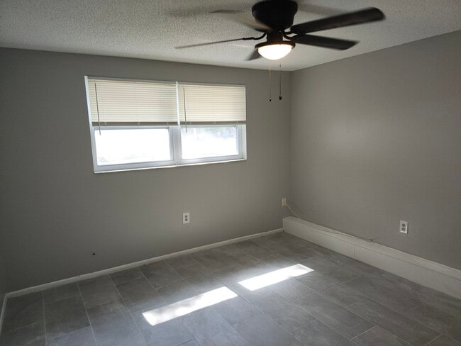Building Photo - 5531 Mallow St