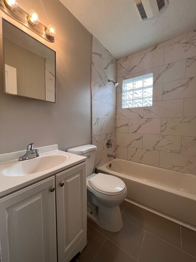 Building Photo - 865 Hank Aaron Dr SE