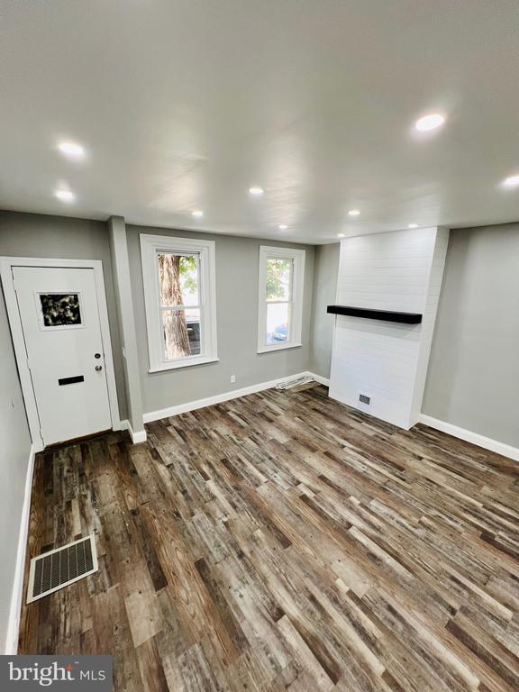 Building Photo - 4311 N Hicks St