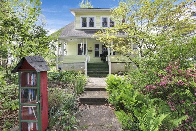 Building Photo - 97 W Como Ave