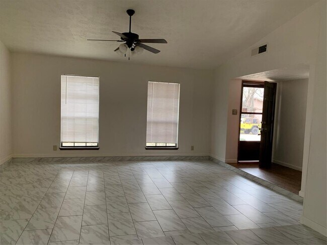 Building Photo - 15327 Mira Vista Dr