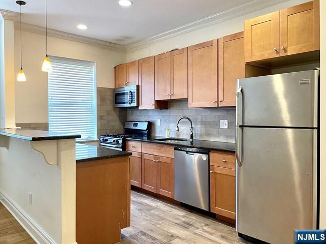 Foto principal - 855 Broad Ave