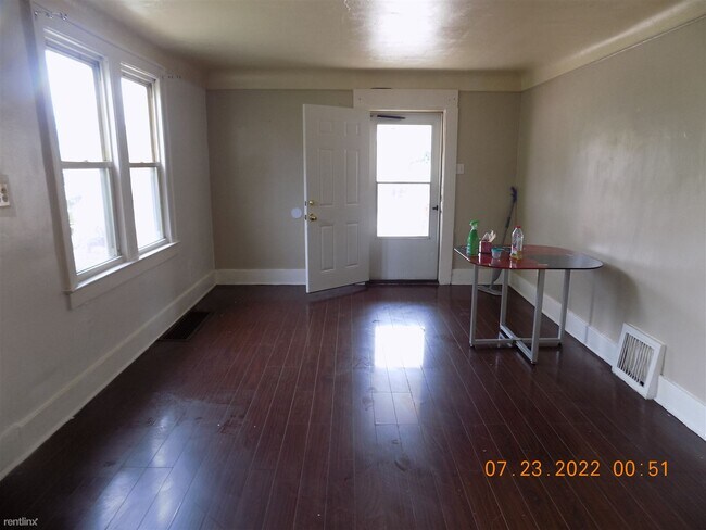 Building Photo - 2 br, 1 bath Duplex - 22213 Dequindre Rd