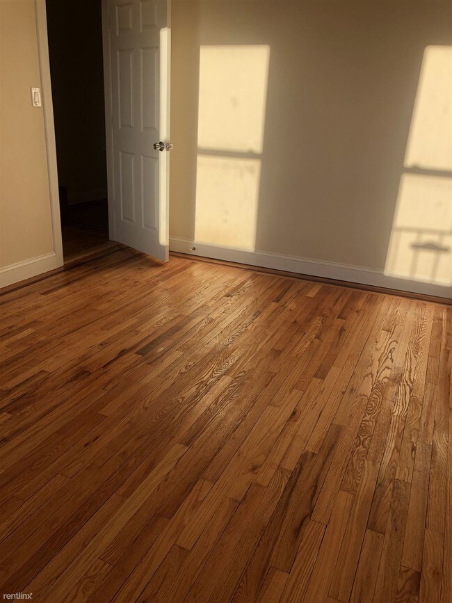 Foto del edificio - 1 br, 1 bath  - 1721 Hobart Ave