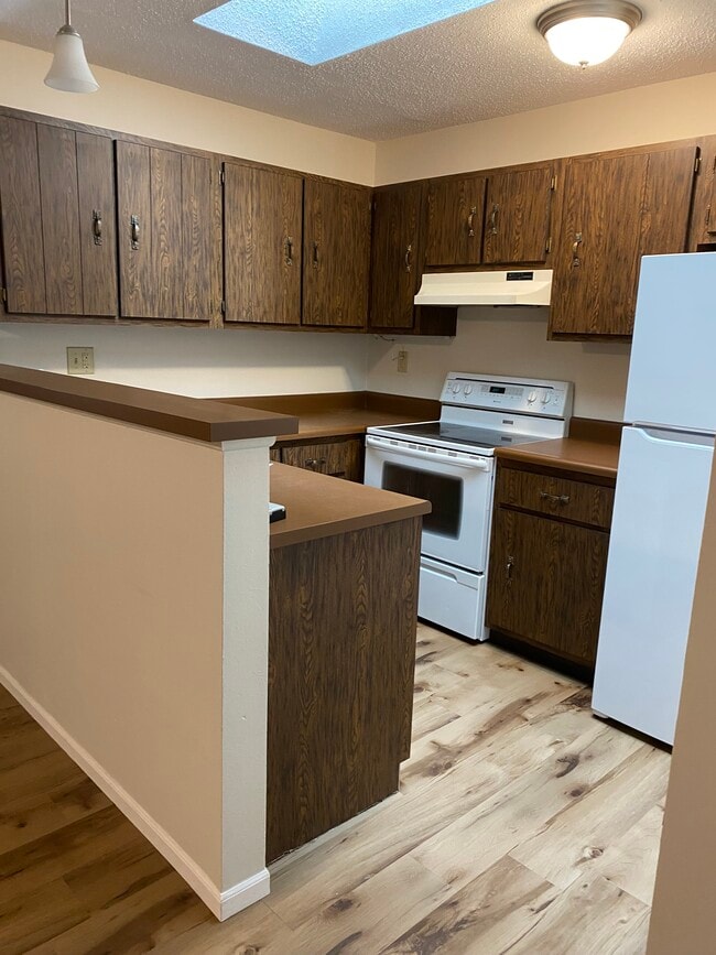 Building Photo - 3216 Meadow Trail Dr