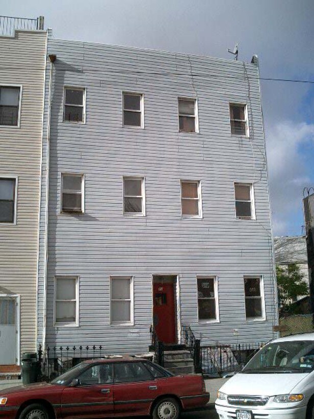 Primary Photo - 166 Wilson Ave
