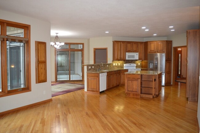 Building Photo - 7541 Red Fox Trl