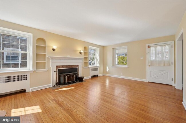 Building Photo - 1156 Garfield Ave