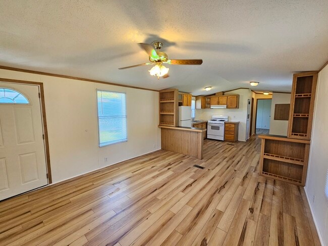Building Photo - 35 Woodside Ln