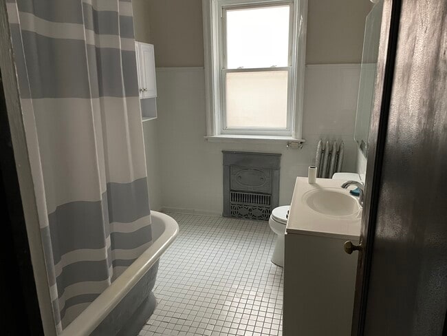 Bathroom - 4828 S King Dr