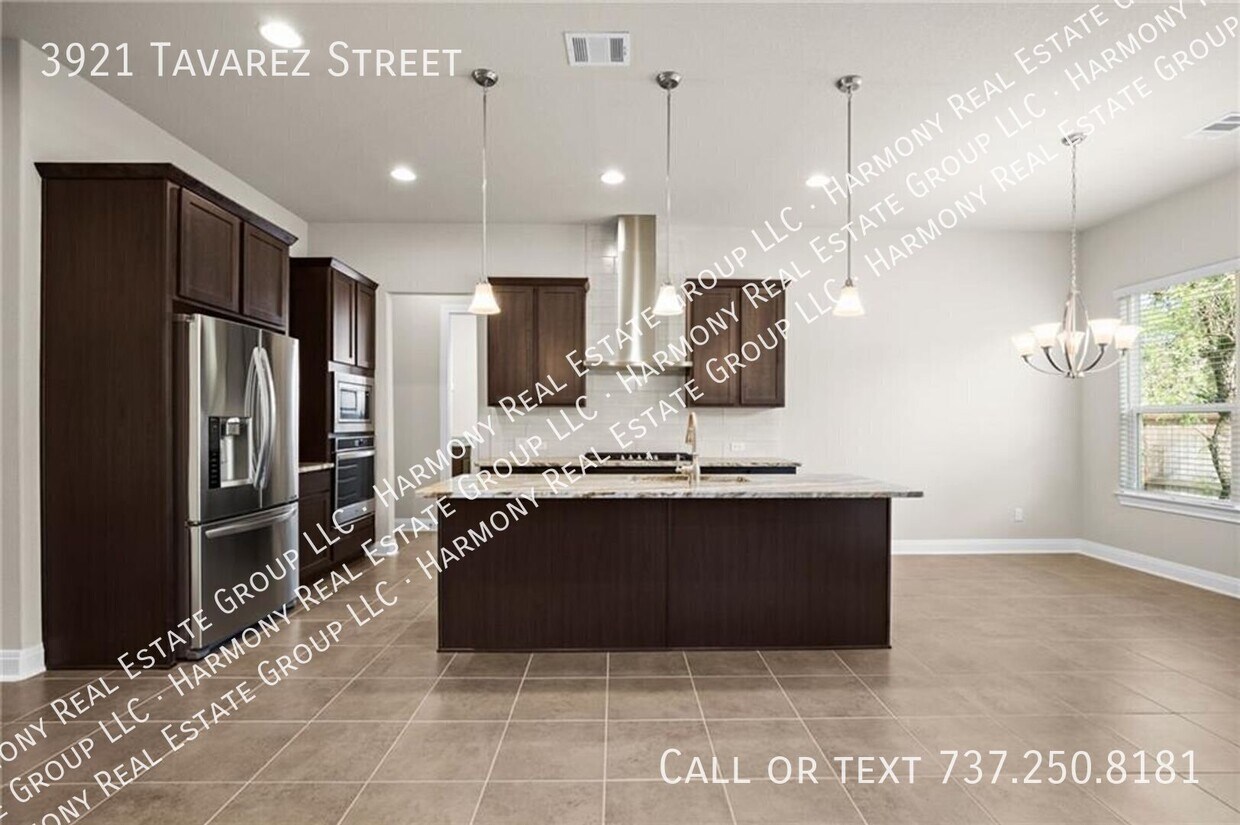 Building Photo - 3921 Tavarez St
