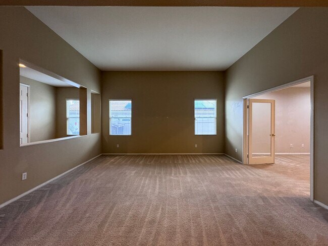 Building Photo - Spacious 5 Bedroom House in Murrieta