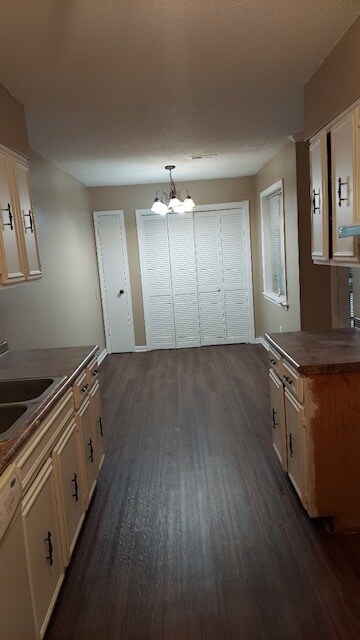 kitchen - 2042 Dawson Ln