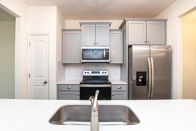 Foto del edificio - BEAUTIFUL 2 Bedroom in MIDLAND