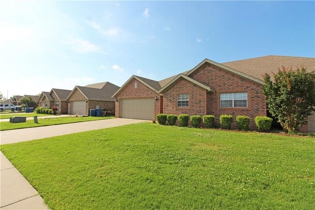 Building Photo - 4105 SW Chasestone Ave