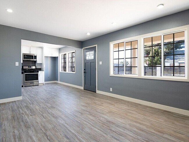 Foto del edificio - 44202 Heaton Ave