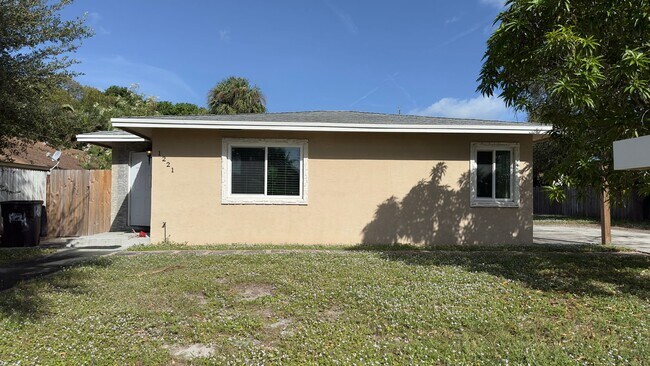 Building Photo - $ 2,395.00 - 2 Beds / 1 Bath, no deposit o...