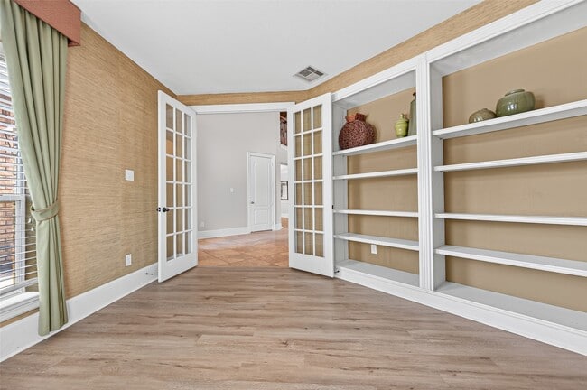 Foto del edificio - 9735 Lansing Meadows Dr