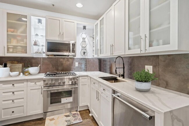 Foto del edificio - 379 Kingston Ct