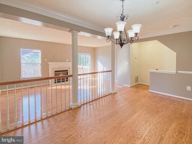 Building Photo - 3319 Hollow Ct