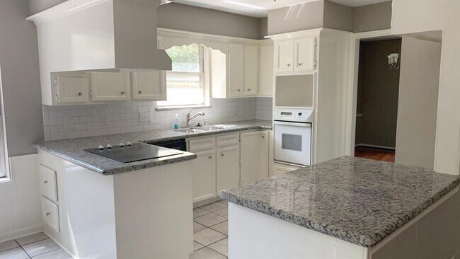 Foto del edificio - 7707 Bideford Ln