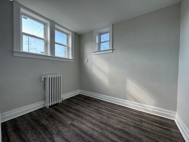 Building Photo - 208 Giles Blvd E