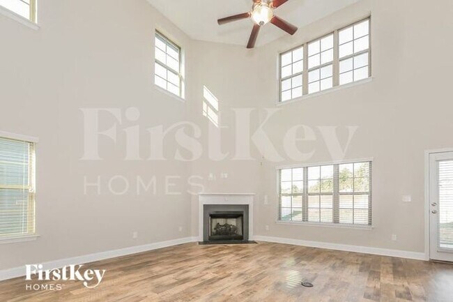 Building Photo - 825 Walton Ct