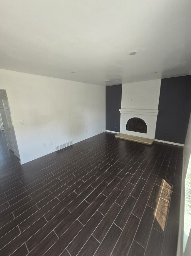 Building Photo - 1357 E 4065 S