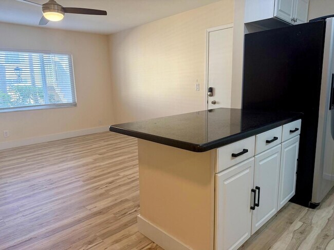 Foto del edificio - 2230 NE 56th Pl