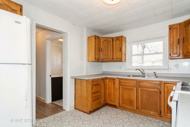 Building Photo - 1803 Paradise Blvd