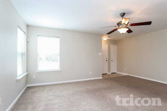 Building Photo - 3643 Fuller Bluff Dr