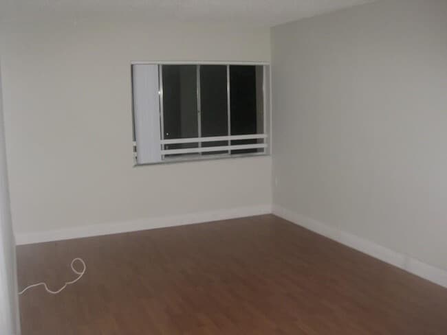 Foto del edificio - 711 N Pine Island Rd