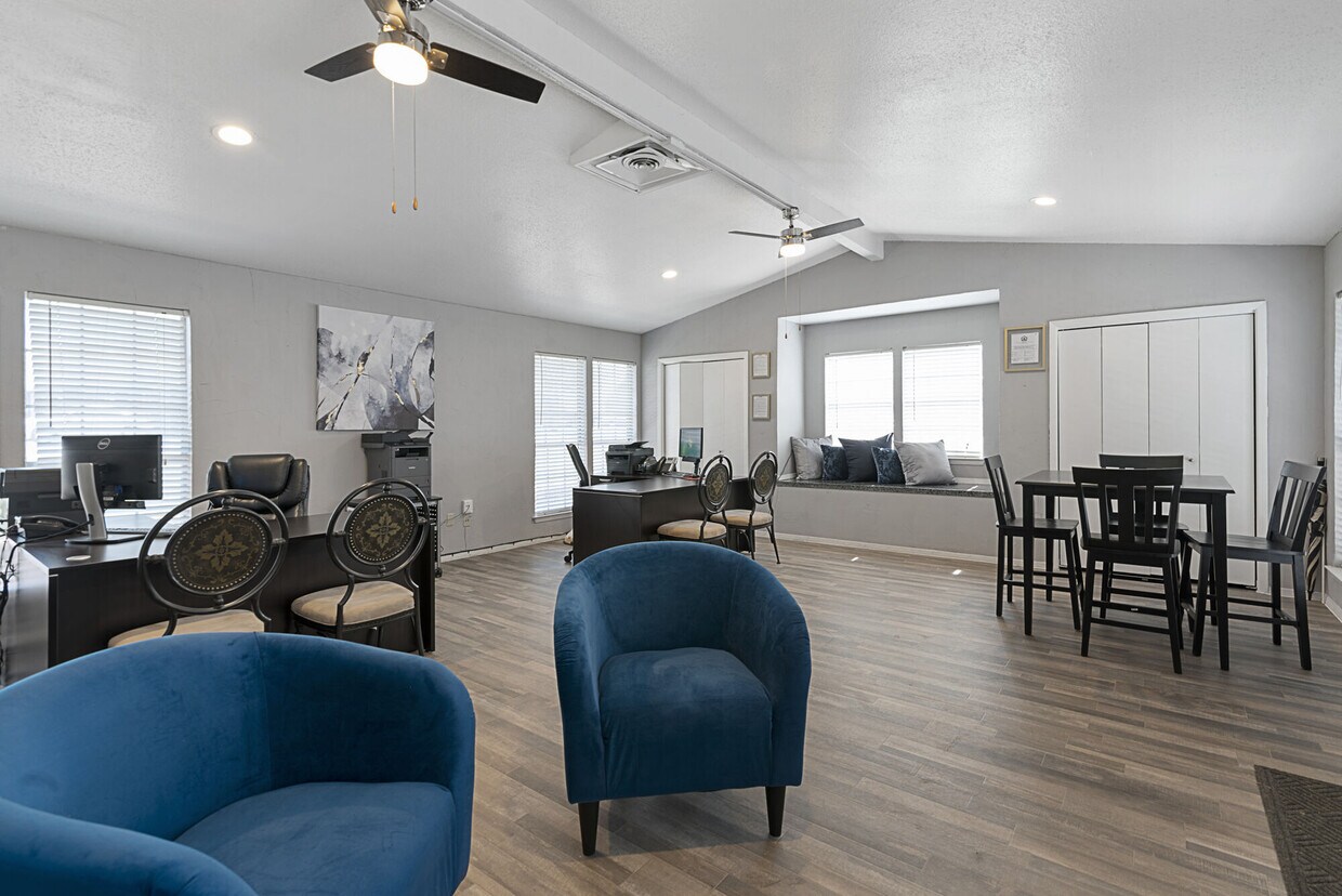 Parkwood Square Apartments in Arlington, TX