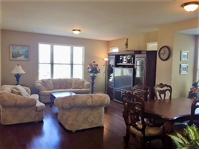 Foto del edificio - 1109 E Port Clinton Rd