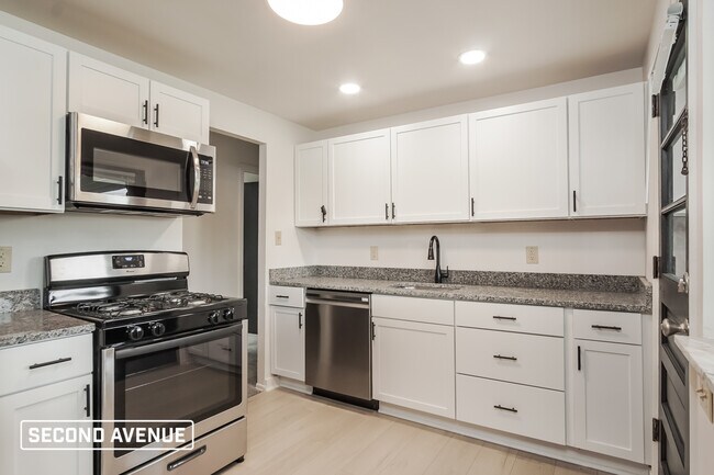 Foto del edificio - 716 Bittersweet Rd