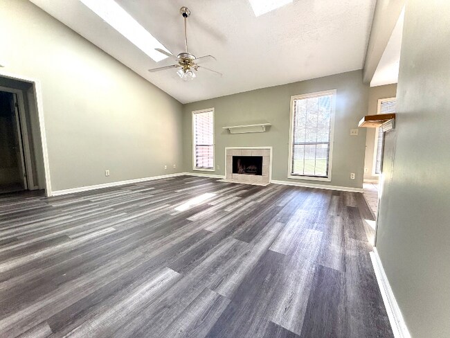 Foto del edificio - 7067 Runnymede Dr