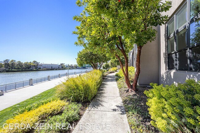 Building Photo - 2 br, 2 bath House - 2857 Regatta Drive, O...