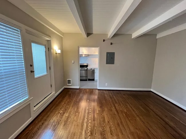 Building Photo - 421 Summit Ave E