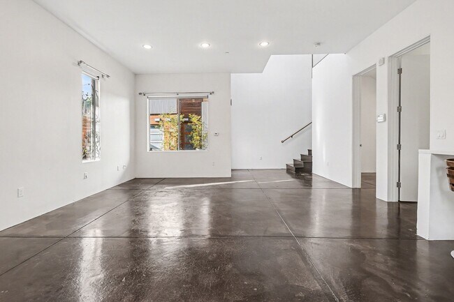 Foto del edificio - 3425 Louise St