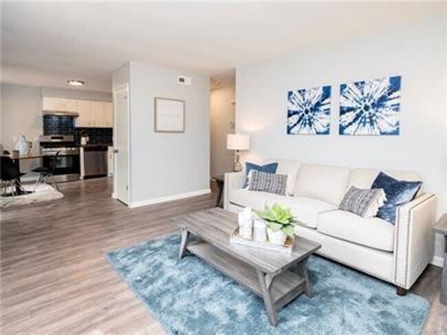 Building Photo - Cozy Duplex in South Austin