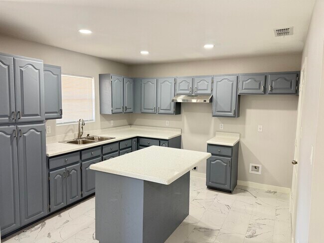 Foto del edificio - 2210 Blaine St