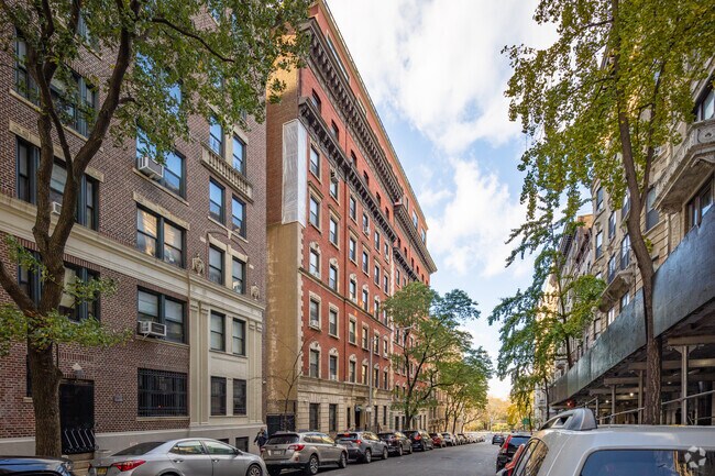 Building Photo - 310 W 97th St