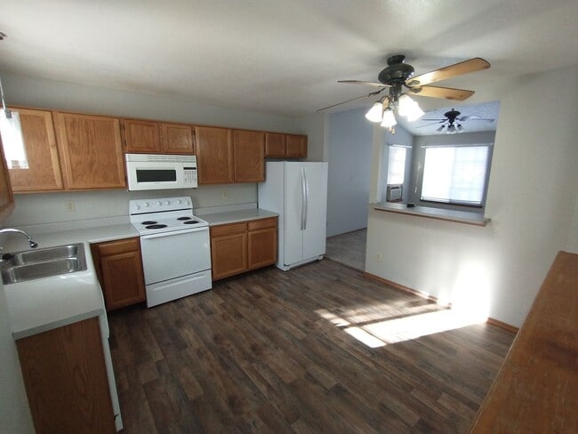 Building Photo - Charming 3 Bed/2 Bath Home in Near 120th &...